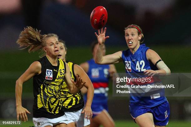 Nicole Paul of the Western Bulldogs juggles the ball during the round one AFLW match between the Western Bulldogs and Richmond at Whitten Oval on May...