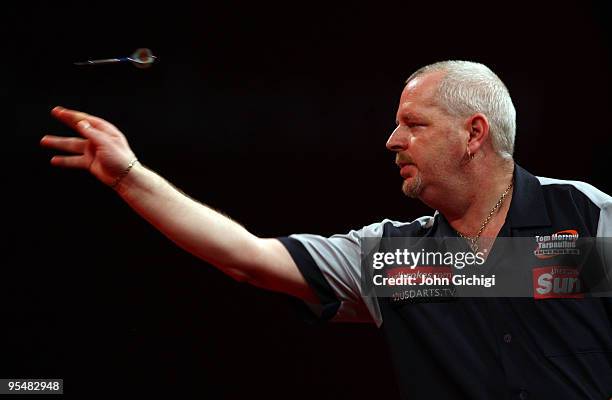 Robert Thornton of Scotland plays Phil Taylor of England during the 2010 Ladbrokes.com World Darts Championships at Alexandra Palace on December 29,...