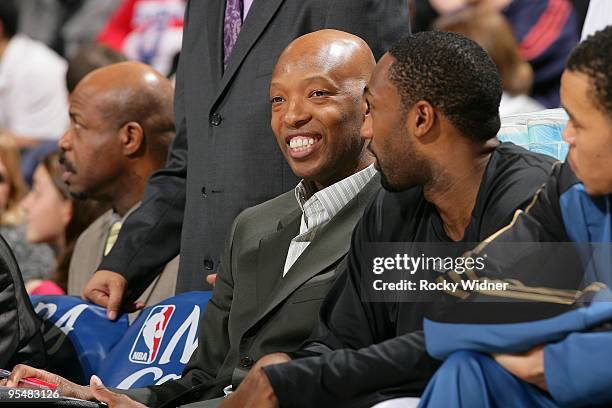 Assistant Coach Sam Cassell of the Washington Wizards watches from the sidelines during the game against the Golden State Warriors on December 18,...