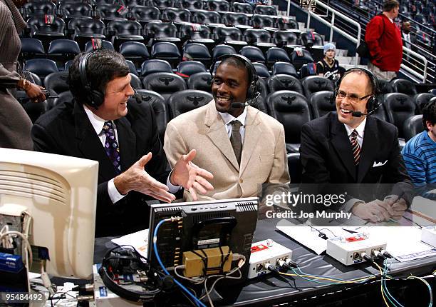 Broadcasters Kevin McHale, Chris Webber and Ernie Johnson talk before a game between the Atlanta Hawks and the Cleveland Cavaliers on December 29,...