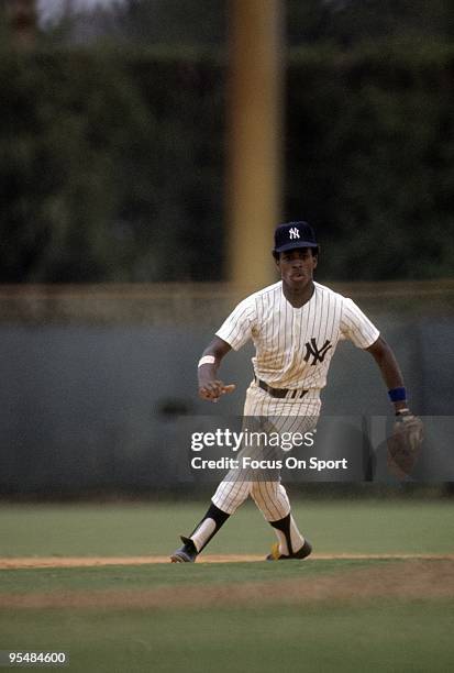 S: Second baseman Willie Randolph of the New York Yankees readies to make a play on the ball during a spring training Major League Baseball game...