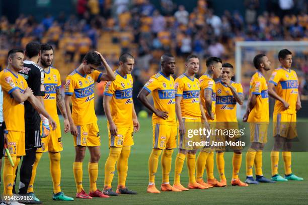 Players of Tigres line up prior to the quarter finals first leg match between Tigres UANL and Santos Laguna as part of the Torneo Clausura 2018 Liga...