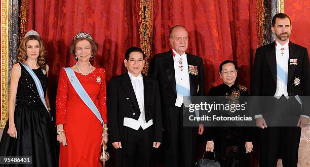 Princess Letizia of Spain, Queen Sofia of Spain, President of Vietnam Nguyen Minh Triet, King Juan Carlos of Spain, First Lady of Vietnam Tran Thi...