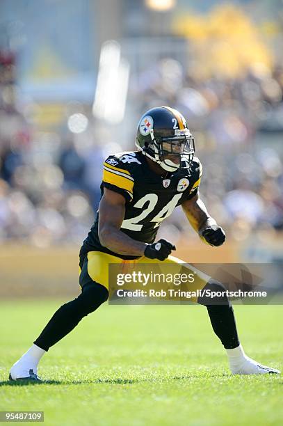 Ike Taylor of the Pittsburgh Steelers defends against the Minnesota Vikings at Heinz Field on October 25, 2009 in Pittsburgh, Pennsylvania. The...