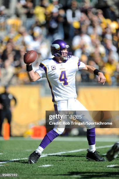 Brett Favre of the Minnesota Vikings passes against the Pittsburgh Steelers at Heinz Field on October 25, 2009 in Pittsburgh, Pennsylvania. The...