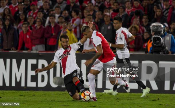 Juan Daniel Roa of Independiente Santa Fe vies for the ball with Leonardo Ponzio of River Plate during a group stage match between Independiente...