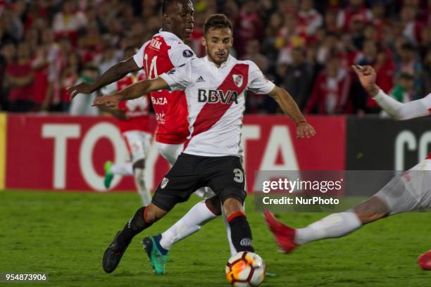 Marcelo Saracchi vies for the ball with Baldomero Perlaza of Independiente Santa Fe during a group stage match between Independiente Santa Fe and...