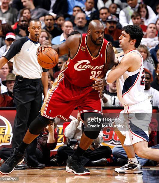 Shaquille O'Neal of the Cleveland Cavaliers posts up against Zaza Pachulia of the Atlanta Hawks on December 29, 2009 at Philips Arena in Atlanta,...