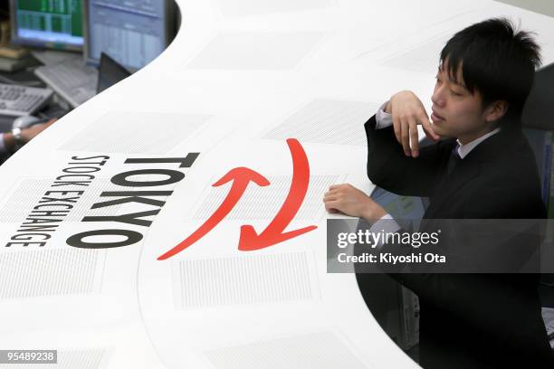 Dealer works on the last day of the year's trading at the Tokyo Stock Exchange on December 30, 2009 in Tokyo, Japan. The Nikkei Stock Average closed...