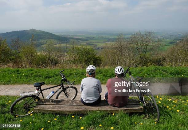 Spectators gather on the iconic Sutton Bank as they wait for the third stage of the Tour de Yorkshire cycling race on May 5, 2018 in Thirsk, United...