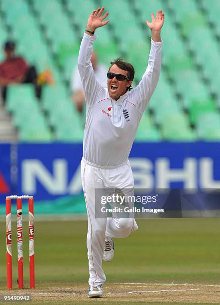 Graeme Swann of England celebrates the wicket of Morne Morkel of South Africa for 15 runs during day 5 of the 2nd test match between South Africa and...
