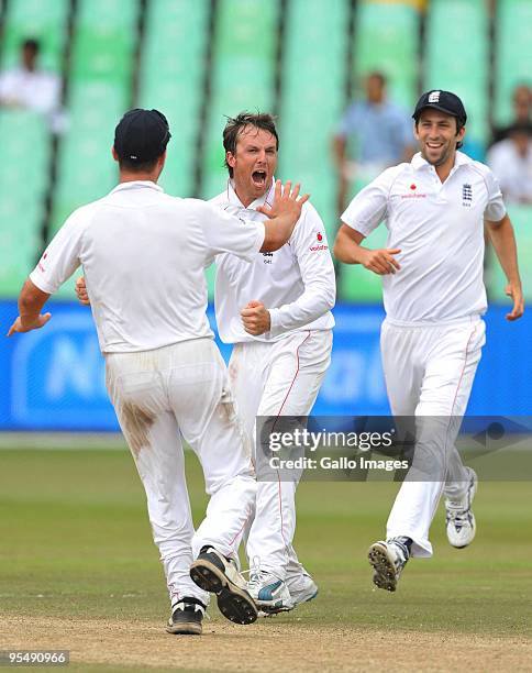 Graeme Swann of England celebrates the last wicket and victory during day 5 of the 2nd test match between South Africa and England at the Sahara...