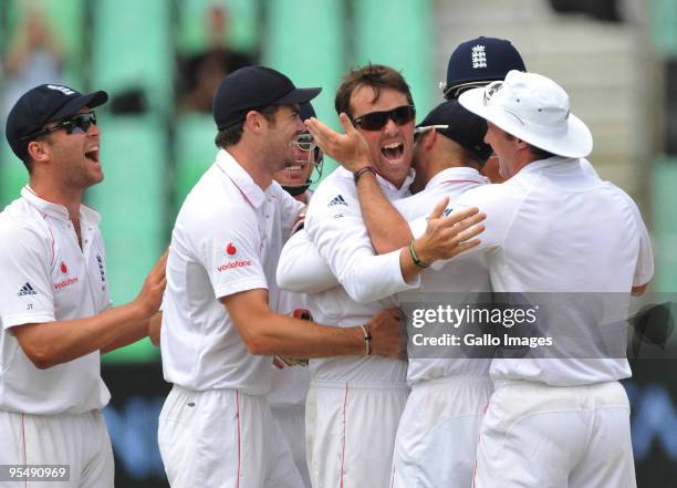 Graeme Swann of England celebrates the wicket of Morne Morkel of South Africa for 15 runs during day 5 of the 2nd test match between South Africa and...