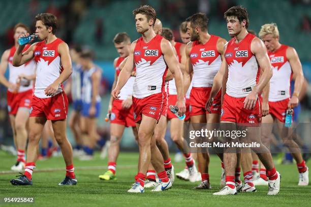 Swans players look dejected after defeat in the round seven AFL match between the Sydney Swans and the North Melbourne Kangaroos at Sydney Cricket...