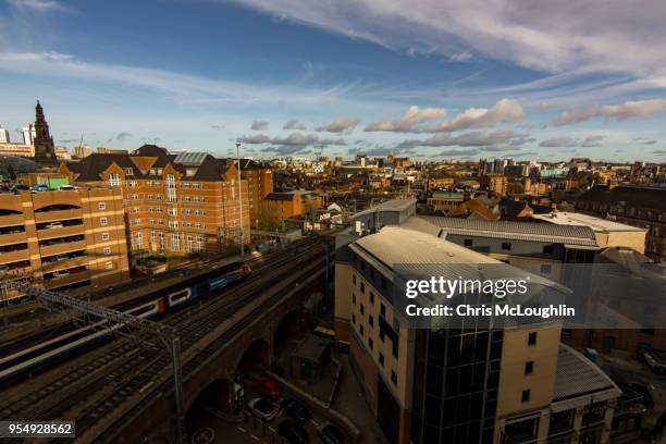 leeds skyline - leeds skyline stock pictures, royalty-free photos & images