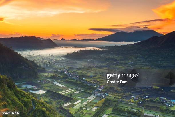 batur volcano sunrise, bali indonesia. batur volcano sunrise serenity, bali. batur sunrise, bali. bali sunrise serenity. dawn sky at morning in mountain. serenity of mountain landscape. - kintamani stock pictures, royalty-free photos & images