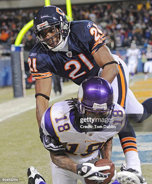 Sidney Rice of the Minnesota Vikings makes a touchdown catch during an NFL Monday night game against the Chicago Bears at Soldier Field, December 28,...