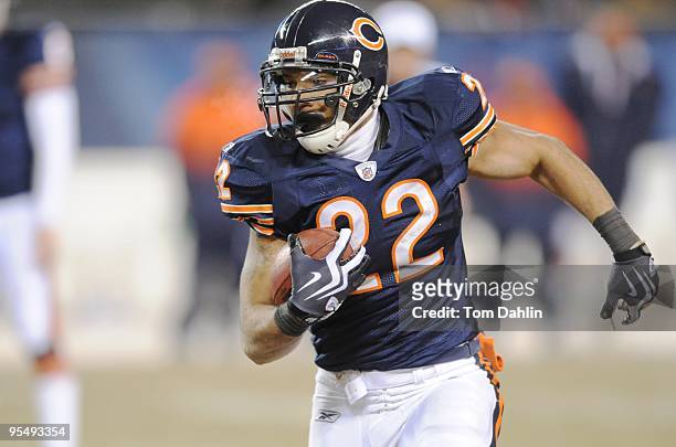 Matt Forte of the Chicago Bears carries the ball during an NFL Monday night game against the Minnesota Vikings at Soldier Field, December 28, 2009 in...