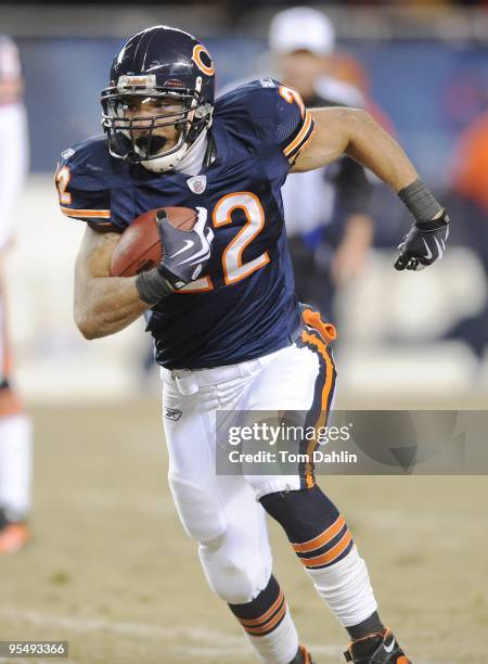 Matt Forte of the Chicago Bears carries the ball during an NFL Monday night game against the Minnesota Vikings at Soldier Field, December 28, 2009 in...