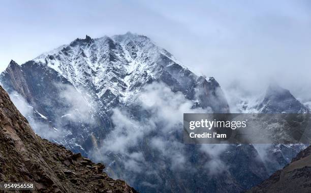 close up of himalayas mountains. white cloud over snow mountain peaks on sunny weather - himalaya building stock pictures, royalty-free photos & images