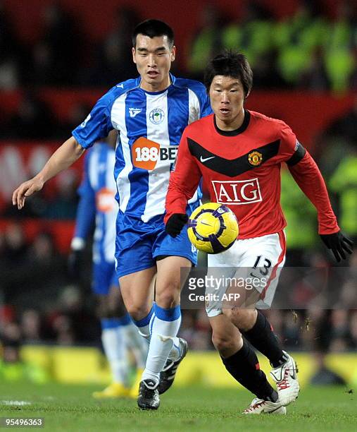 Manchester United's South Korean midfielder Park Ji-Sung vies with Wigan Athletic's South Korean midfielder Cho Won-Hee during the English Premier...
