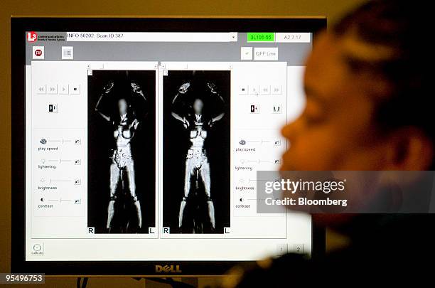 Tsa Scanner Example 165 Tsa Scan Stock Photos, High-Res Pictures, and Images - Getty Images