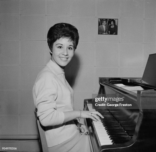 English pop singer Helen Shapiro at the piano, October 1961.