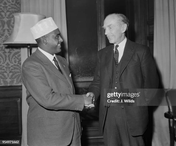 Dr Abdirashid Ali Shermarke , the Prime Minister of Somalia, meets British Foreign Secretary Alec Douglas-Home in London, 4th December 1962....