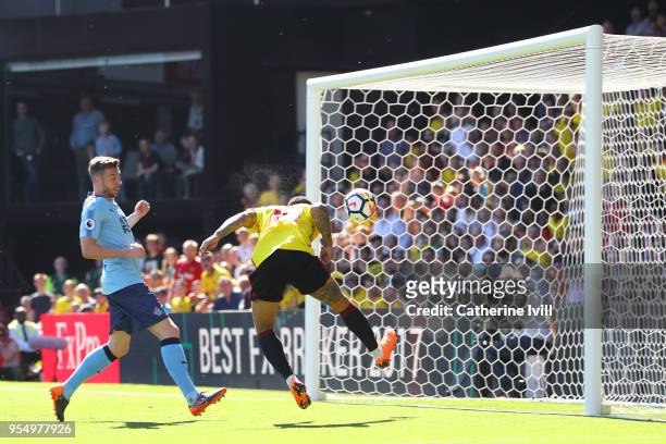 Andre Gray of Watford shoots and scores his side's second goal during the Premier League match between Watford and Newcastle United at Vicarage Road...