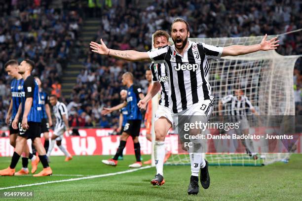 Gonzalo Higuain of Juventus celebrates 2-3 goal during the serie A match between FC Internazionale and Juventus at Stadio Giuseppe Meazza on April...