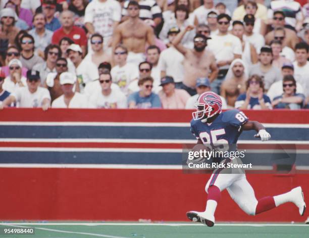 Al Edwards, Kick return for the Buffalo Bills runs the ballduring the American Football Conference East game against the Pittsburgh Steelers on 8...