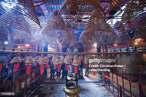 incense coils, man mo temple, hong kong island, hong kong special administrative region (sar), china, asia - incense coils stock-fotos und bilder