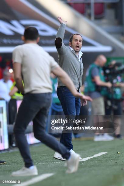 Head coach Manuel Baum of Augsburg gestures towards head coach Domenico Tedesco of Schalke during the Bundesliga match between FC Augsburg and FC...