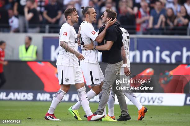 Alexander Meier of Frankfurt is celebrates by a fan and his team after he scored a goal to make it 3:0 during the Bundesliga match between Eintracht...