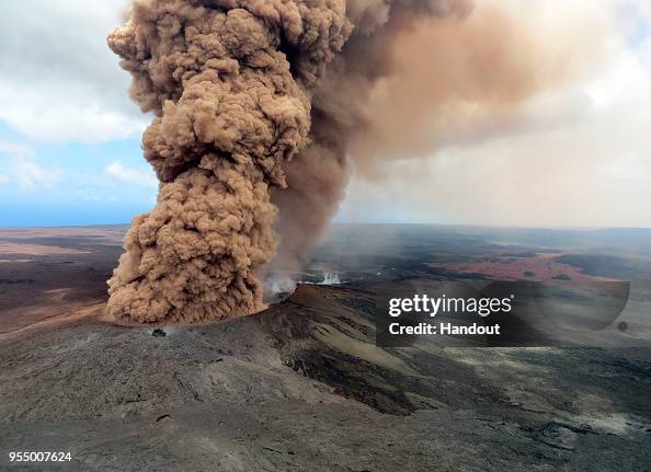 Hundreds Forced To Evacuate After Hawaii's Kilauea Volcano Erupts Hundreds Forced To Evacuate After Hawaii's Kilauea Volcano Erupts