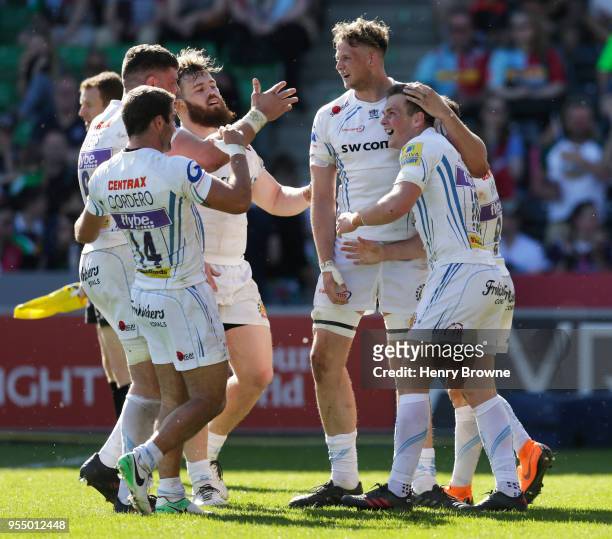 Joe Simmonds of Exeter Chiefs celebrates with team mates after scoring their fourth try during the Aviva Premiership match between Harlequins and...