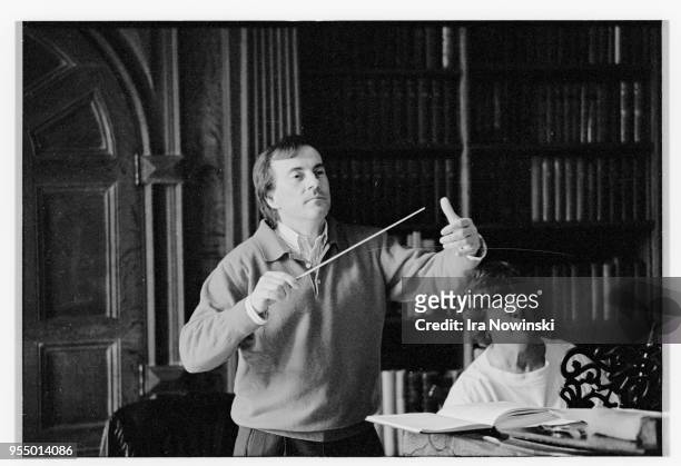 Conductor lothar zagrosek during rehearsal, Lothar Zagrosek conducts the orchestra during a rehearsal for Cosi Fan Tutte at the Glyndebourne Festival...