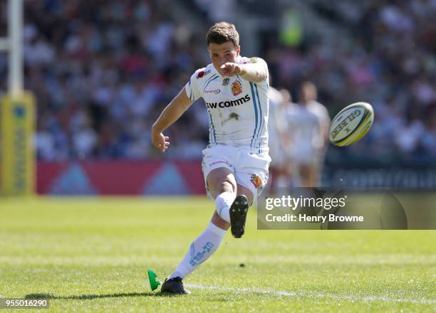 Joe Simmonds of Exeter Chiefs converts a try during the Aviva Premiership match between Harlequins and Exeter Chiefs at Twickenham Stoop on May 5,...