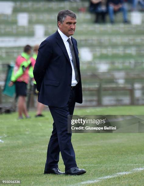 Luigi De Canio head coach of Ternana Calcio during the serie B match between Ternana Calcio and US Citta di Palermo at Stadio Libero Liberati on May...