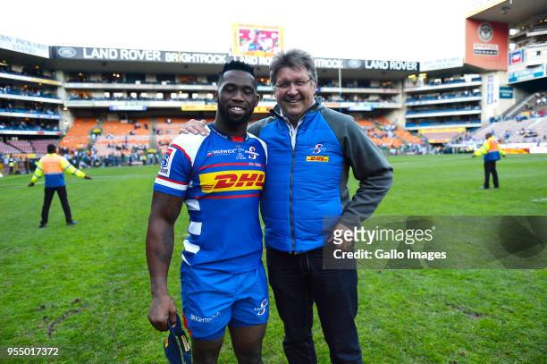 Gert Smal congratulates Siya Kolisi after the Super Rugby match between DHL Stormers and Vodacom Bulls at DHL Newlands Stadium on May 05, 2018 in...