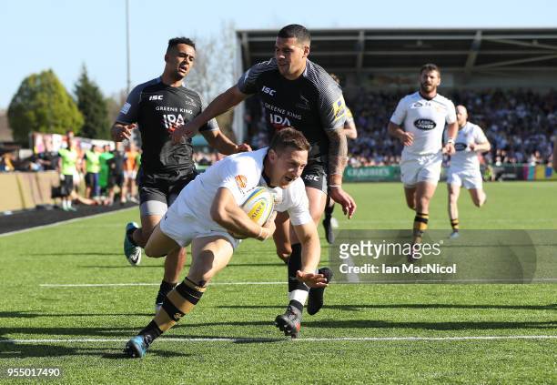 Jimmy Gopperth of Wasps scores his team's fifth try during the Aviva Premiership match between Newcastle Falcons and Wasps at Kingston Park on May 5,...
