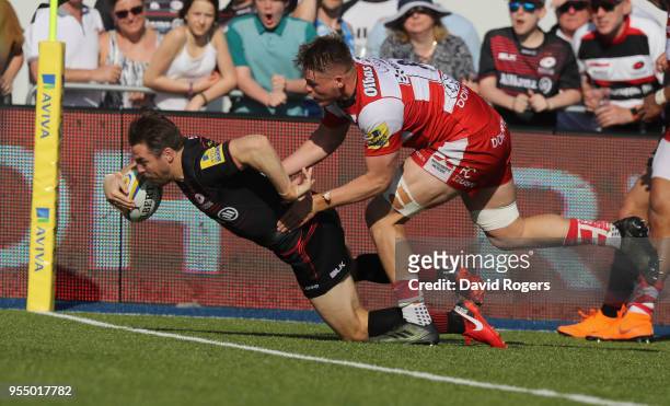 Chris Wyles of Saracens dives in for a try during the Aviva Premiership match between Saracens and Gloucester Rugby at Allianz Park on May 5, 2018 in...