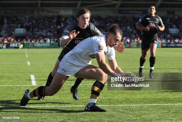 Josh Bassett of Wasps scores his team's fourth try during the Aviva Premiership match between Newcastle Falcons and Wasps at Kingston Park on May 5,...
