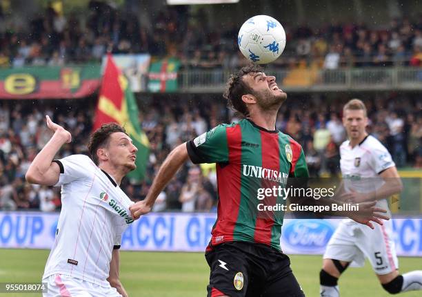 Gabriele Rolando of US Città di Palermo and Alessandro Favalli of Ternana Calcio in action during the serie B match between Ternana Calcio and US...