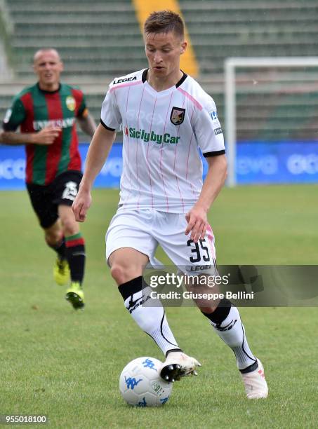 Radoslaw Murawski of US Città di Palermo in action during the serie B match between Ternana Calcio and US Citta di Palermo at Stadio Libero Liberati...