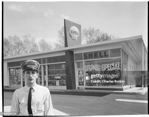 Shell Gas Colonization Shell gas station, circa 1958, USA. News Photo - Getty Images