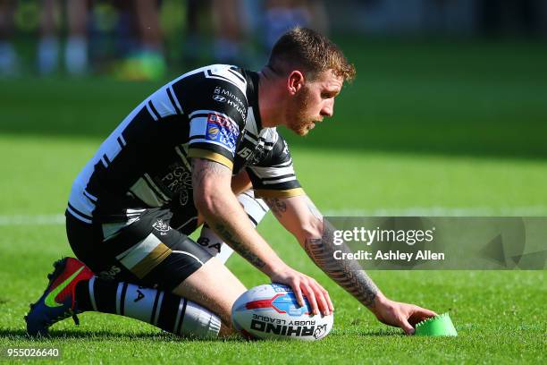 Marc Sneyd of Hull FC lines up his kicking tee during the Betfred Super League match between Hull FC and Castleford Tigers at KCOM Stadium on May 5,...