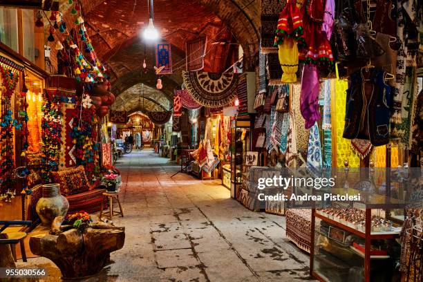 bazaar of isfahan, iran - bazaar stockfoto's en -beelden