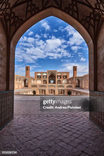 mosque, kashan, iran - kashan iran stockfoto's en -beelden