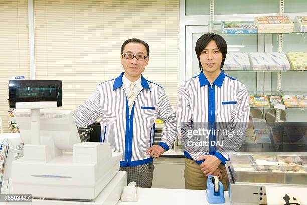 portrait of store clerks - convenience store counter stockfoto's en -beelden